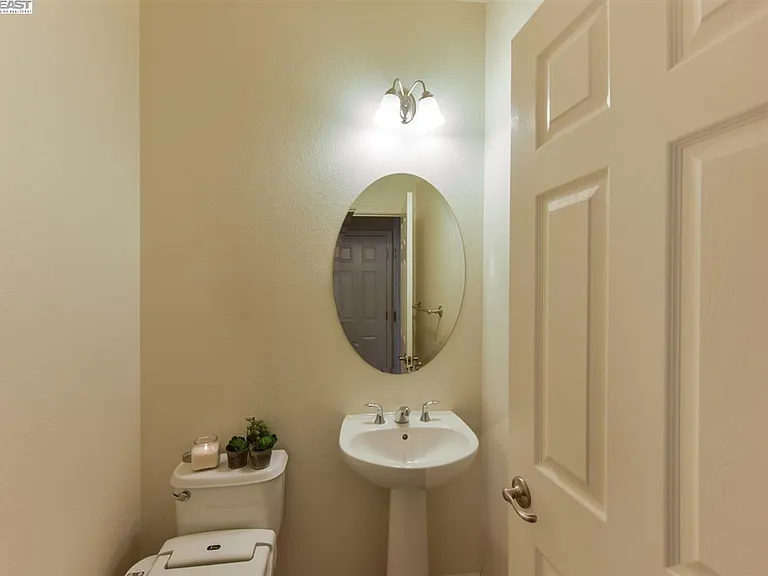 211 Kingfisher Ave — Photo 16