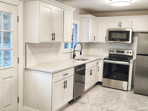 3rd image of 3202 S Lakeshore Dr