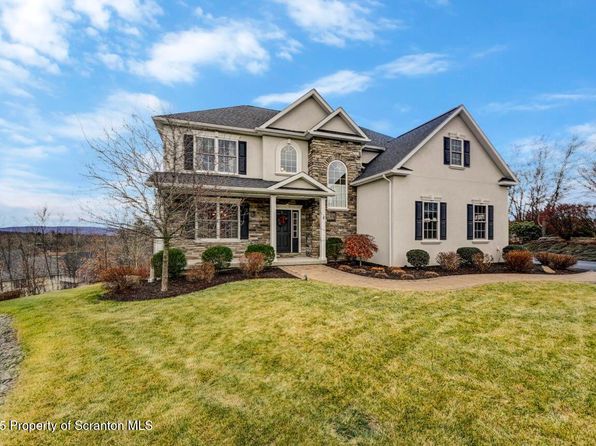 8 Somerset Close #L-62, Moosic, PA 18507