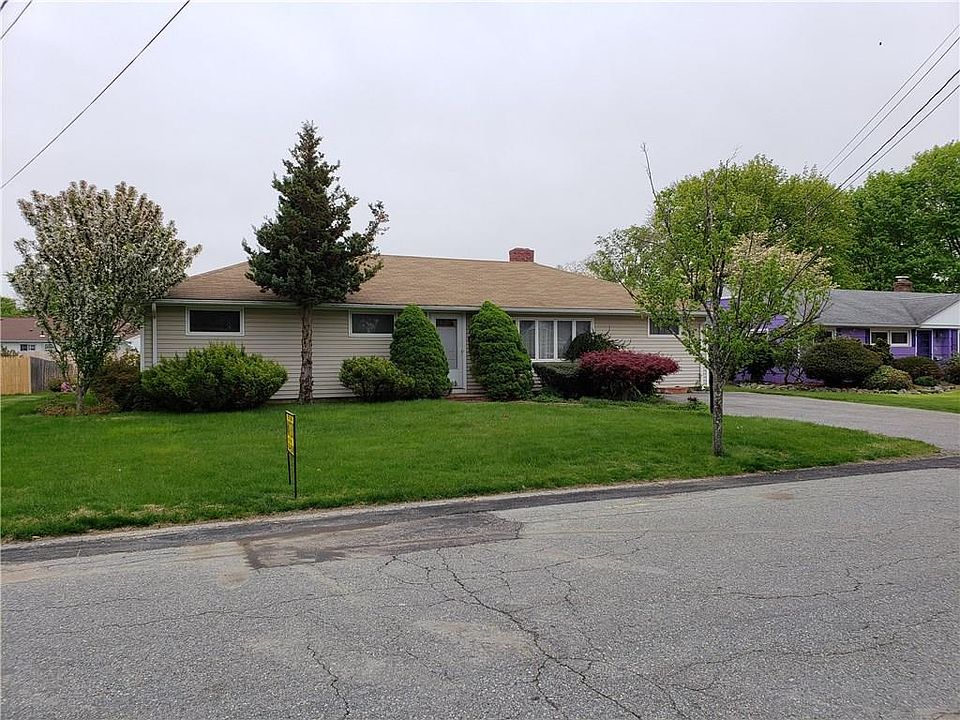 2nd image of 62 Garden Dr E