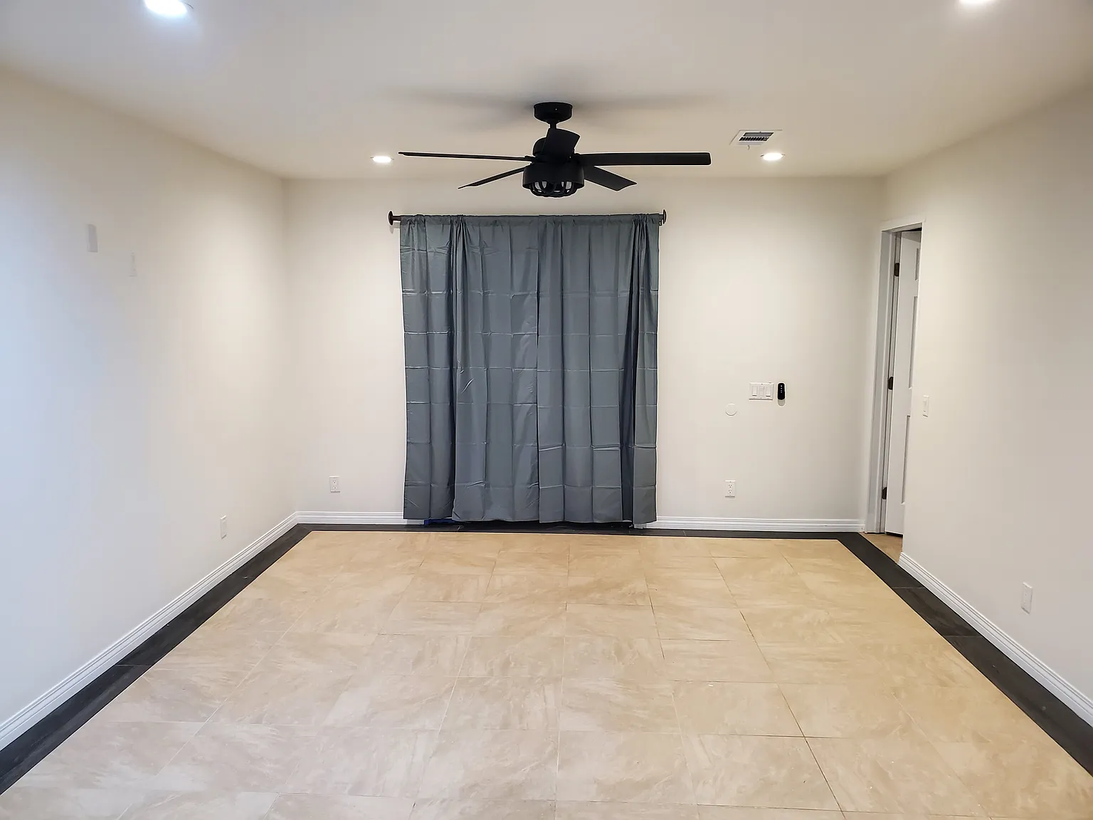 2 bed, 890 sqft, $2,499 — Photo 1