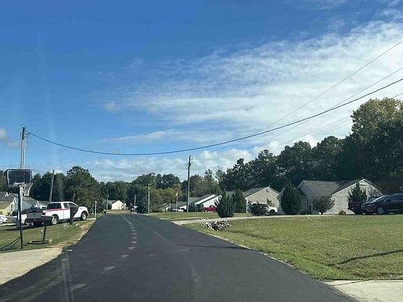 Exterior Neighborhood (street photo)