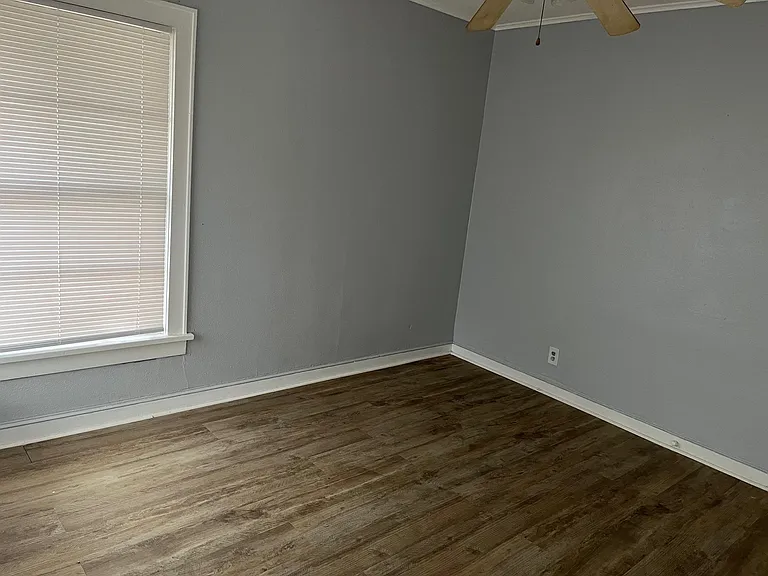 209 E Elmwood St — Photo 8