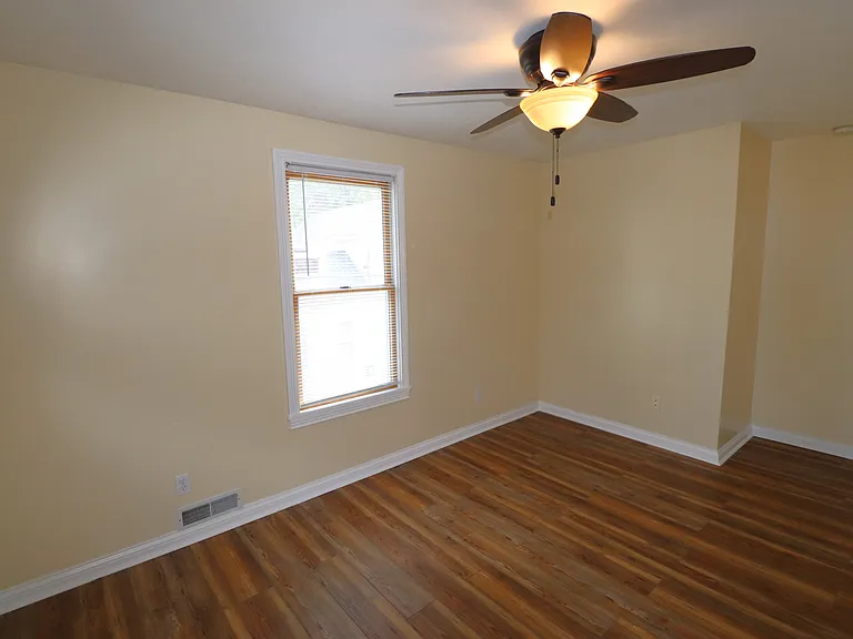 Beautifully Restored Townhouse — Photo 37