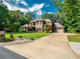 8093 Stone Crest Rd, Bentonville, AR 72712