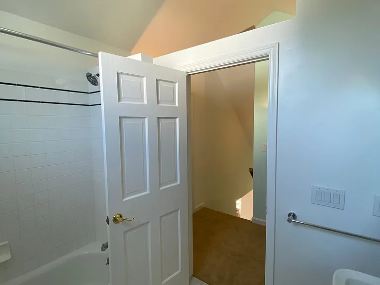 18 Berrian Pl #B — Photo 31