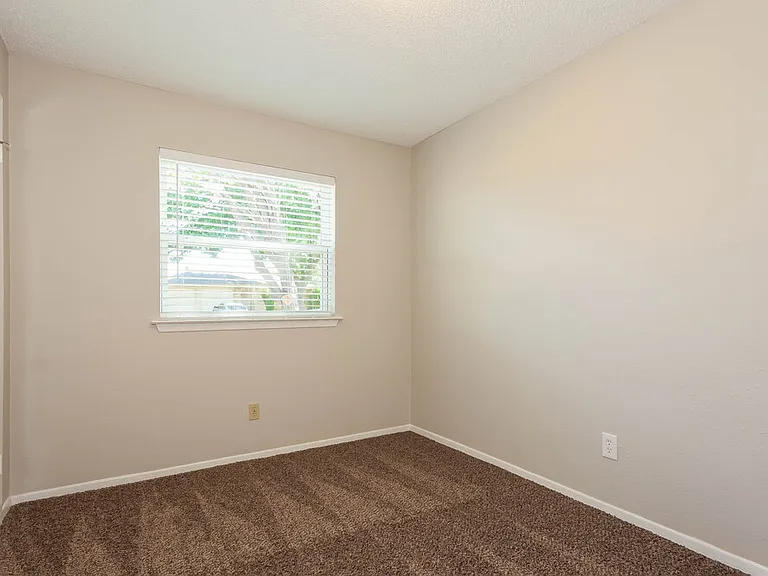 6053 Herschel Dr — Photo 10