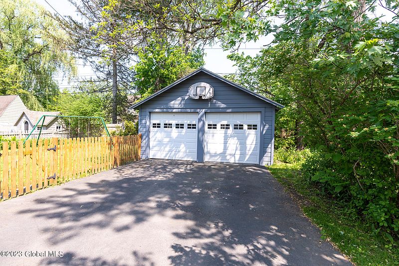 4th image of 1476 Myron Street