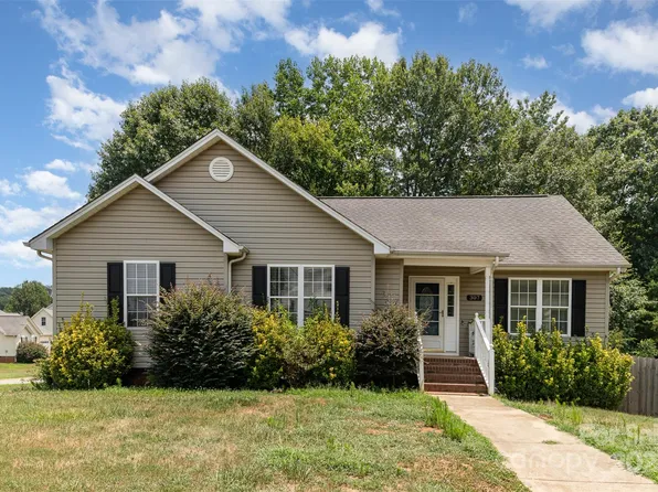 307 Bennington Dr, Stanley, NC 28164