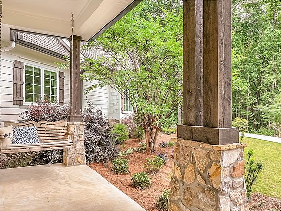 3rd image of 190 Lee Road 2159