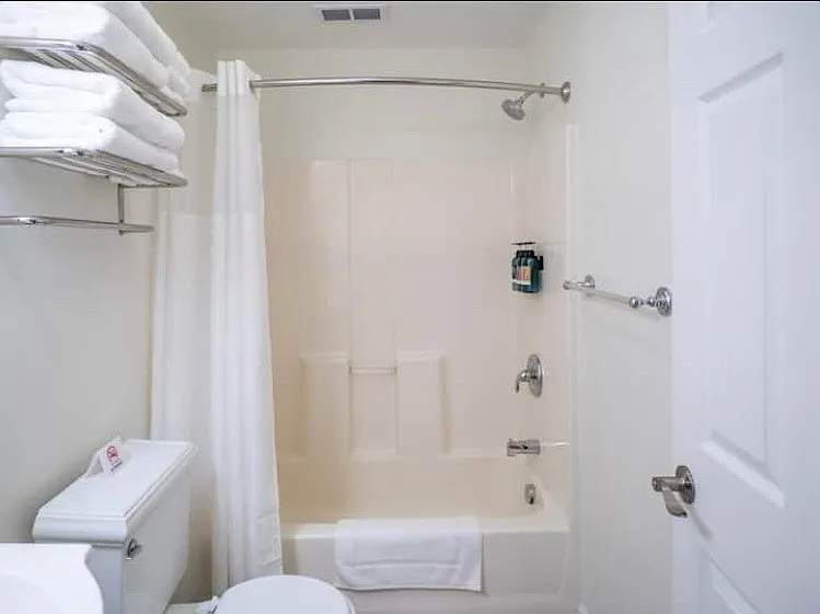 3 Higgins Rd #C — Photo 11