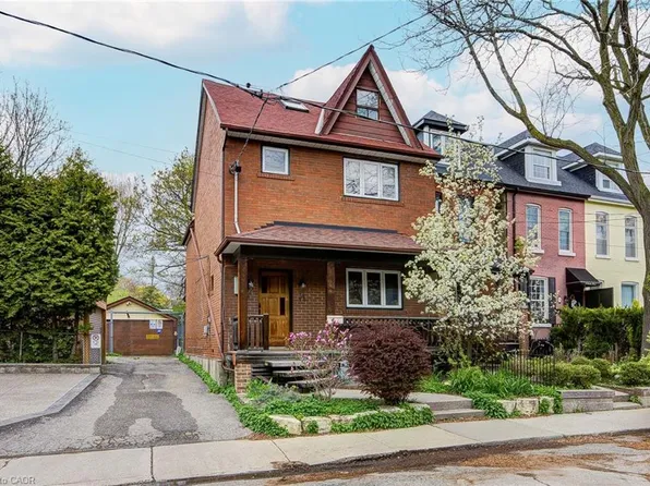 34 Saunders Ave, Toronto, ON M6R 1B8