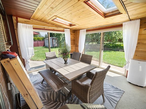 3rd image of 7310 N Fox Point Dr