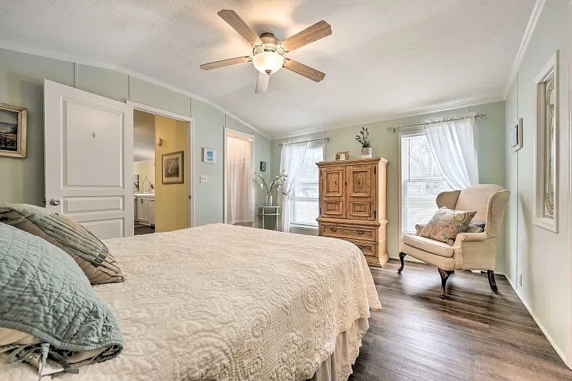 2 bed, 1200 sqft, $2,300 — Photo 4