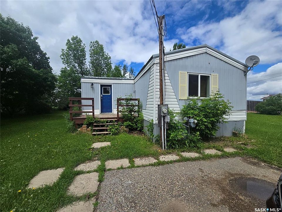 1st image of 212 Railway AVENUE N
