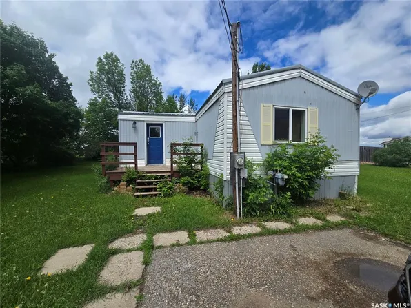 212 Railway AVENUE N, Lampman, SK S0C 1N0