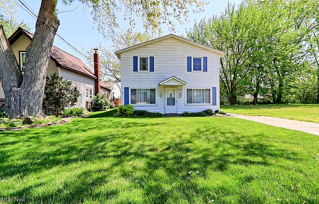 1057 Adams St photo 1