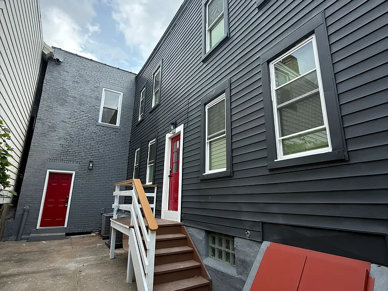 2100 Lautner St — Photo 10