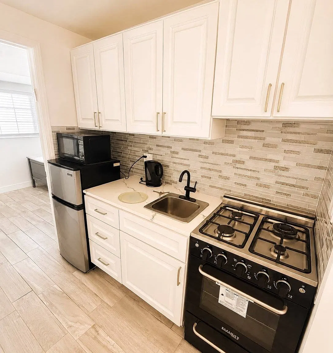 20660 Clarendon St — Photo 2