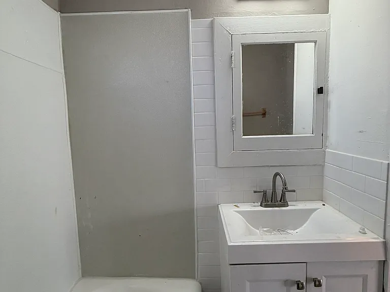 W 46th St — Photo 27
