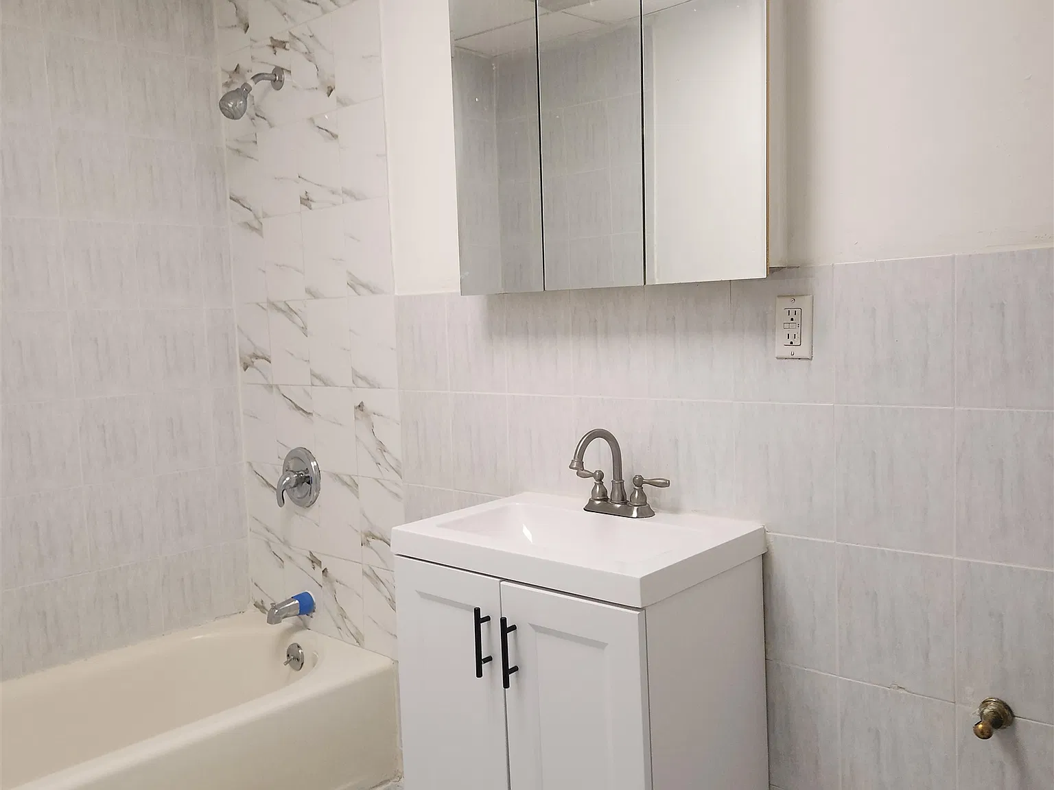 3 bed, 1.0 bath, $1,800 — Photo 4