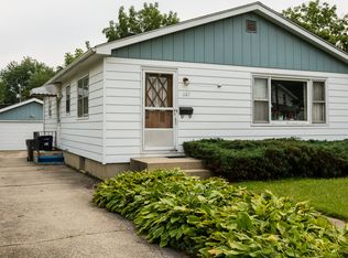 667 Ludlow Ave, Elgin, IL 60120