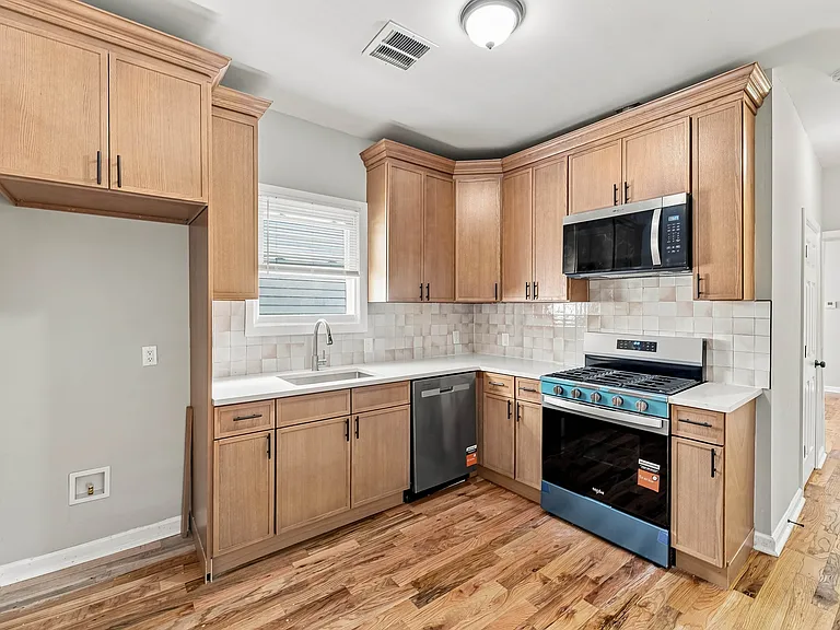 422 Woodside Ave #3 — Photo 6