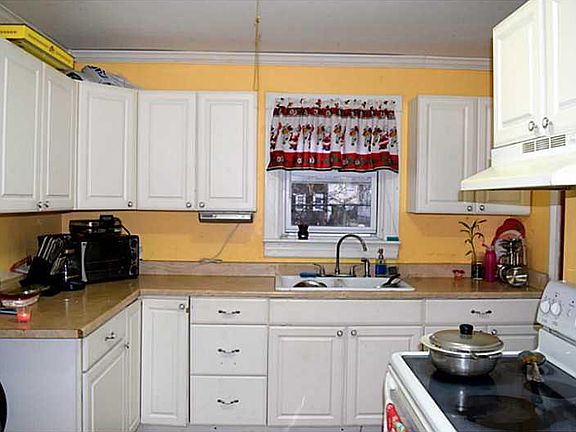 4th image of 354 Northup St