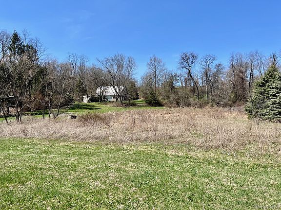 4th image of 819 Van Wagner Road