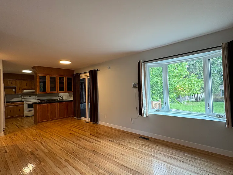 64 Riverton Ave — Photo 4