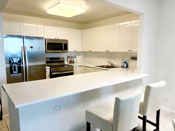 5th image of 2301 Collins Ave APT 824