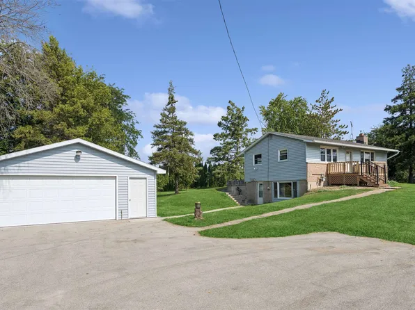 2940 Oakridge Rd, Neenah, WI 54956