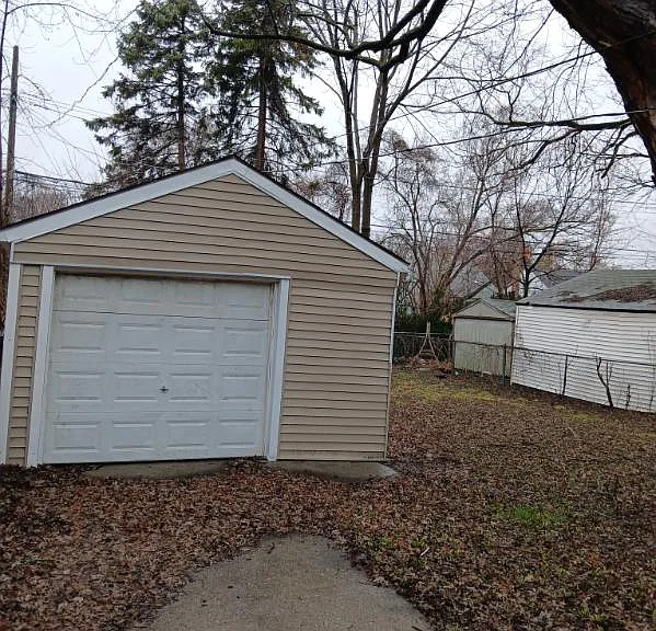 12075 Rossiter Ave — Photo 3