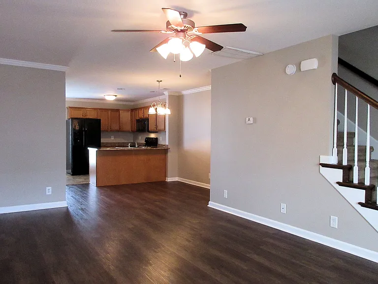 341 Sam Houston Cir — Photo 5
