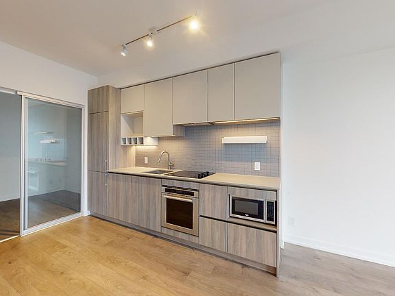 4th image of 950 Portage Pkwy #5005
