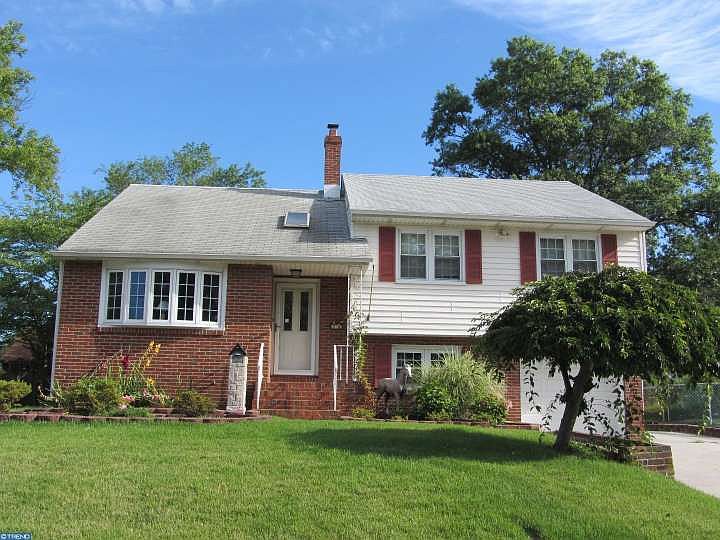 1st image of 216 S Woodstock Dr
