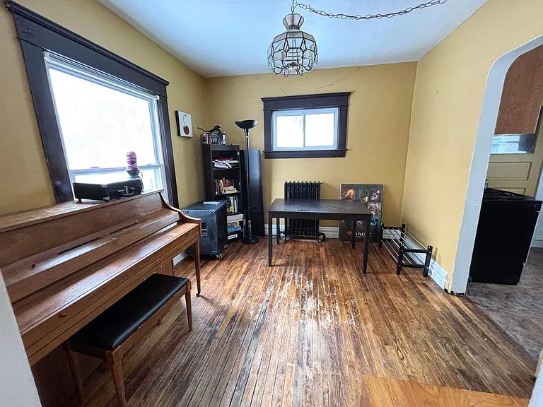 125 N Hayford Ave — Photo 1
