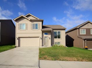 7852 N 147th St, Bennington, NE 68007