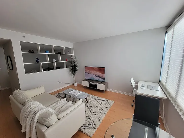 250 King St #742 — Photo 3