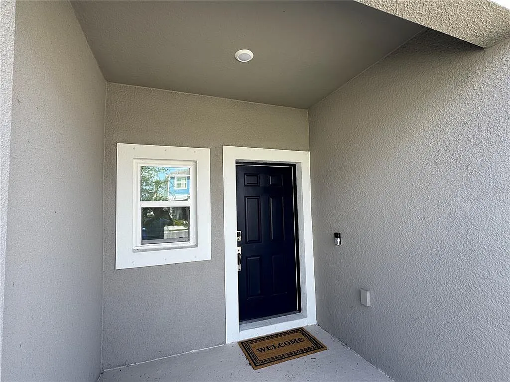 3 bed, 2.5 bath, 1417 sqft, $2,150 — Photo 2