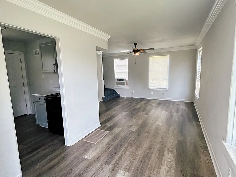 1210 Saint Charles St — Photo 2