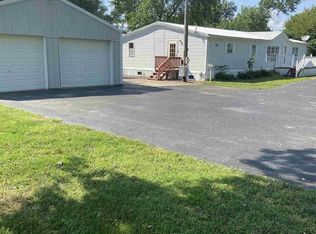 109 Hills Hwy, Ewing, IL 62836