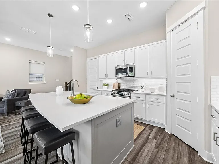 10960 Hewitt Cliff Ln — Photo 11