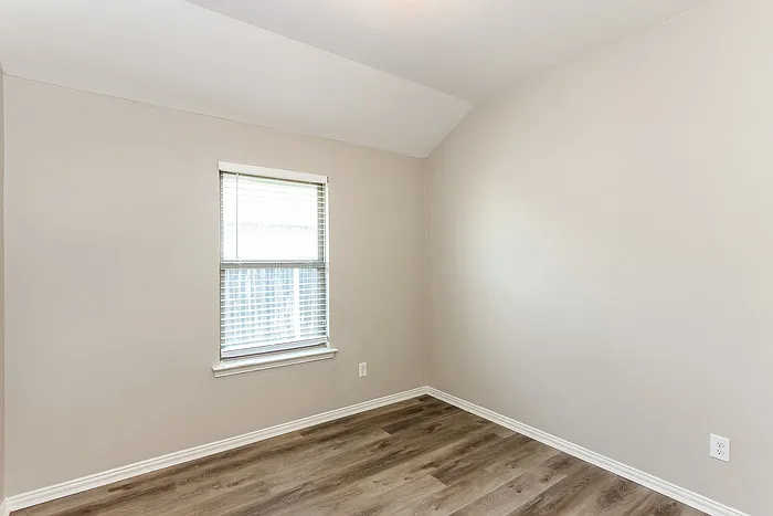 932 Haley Dr — Photo 12