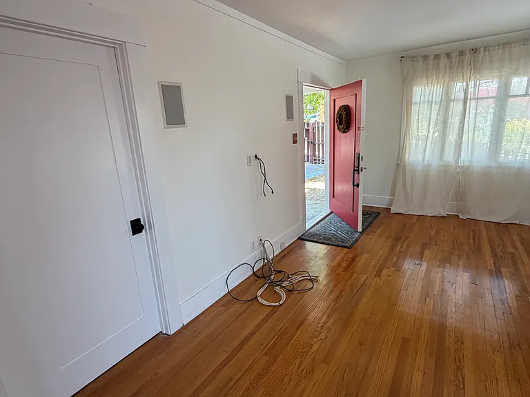 575 Meridian Ter — Photo 4
