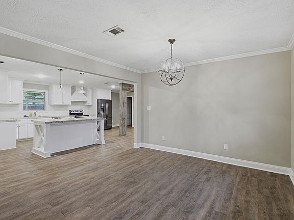 2nd image of 1507 Melanie Dr