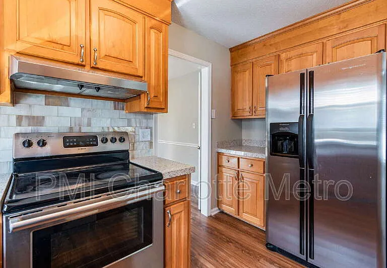 8615 Beechbrooke Rd — Photo 10