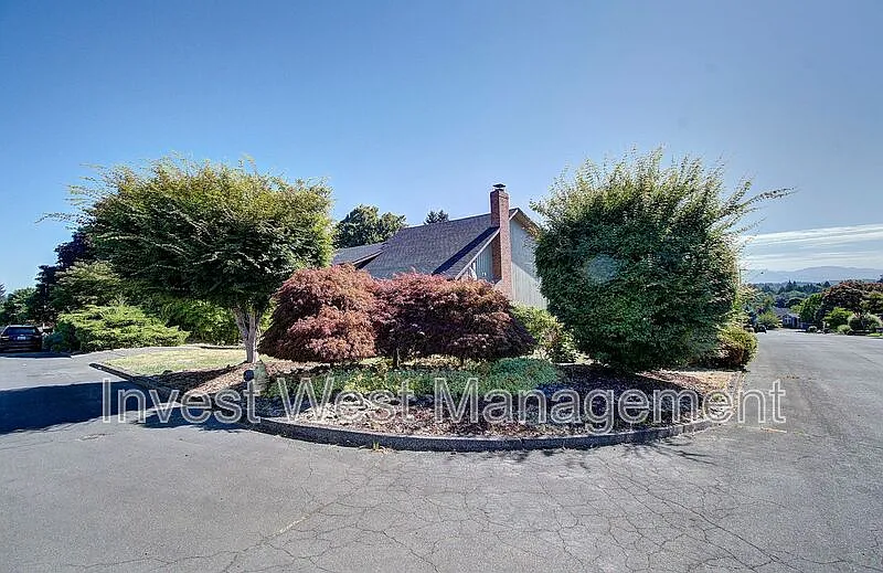 3 bed, 2.5 bath, 2060 sqft, $2,695 — Photo 3