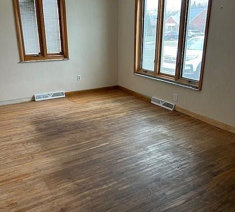 5th image of 1530 Charmaine Dr