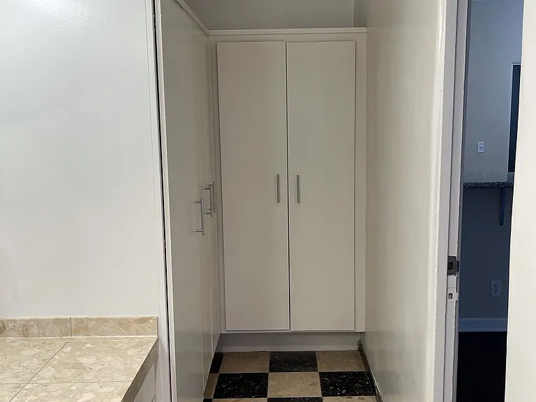 Lindbrook Manor Apartments — Photo 112
